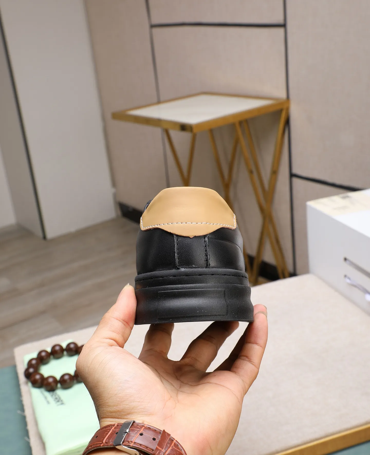 Men's shoes 💰420 ❤️❤️❤️[BURBERRY] Burberry purchasing agent 🔍men's 🚹 new model is synchronized with the official website. The upper is made of imported fabrics and cowhide lining. Completely 1⃣:1⃣ replica🇮🇹, non-slip and wear-resistant rubber outsole ⚠original factory goods, 🔍🔍high quality, please look at the details, welcome to compare⚠Size: 38-44
